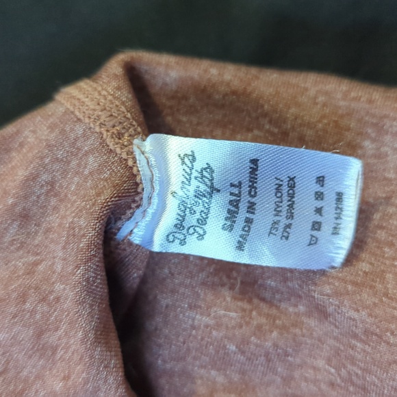 Doughnuts and deadlifts sports bra - Picture 4 of 4